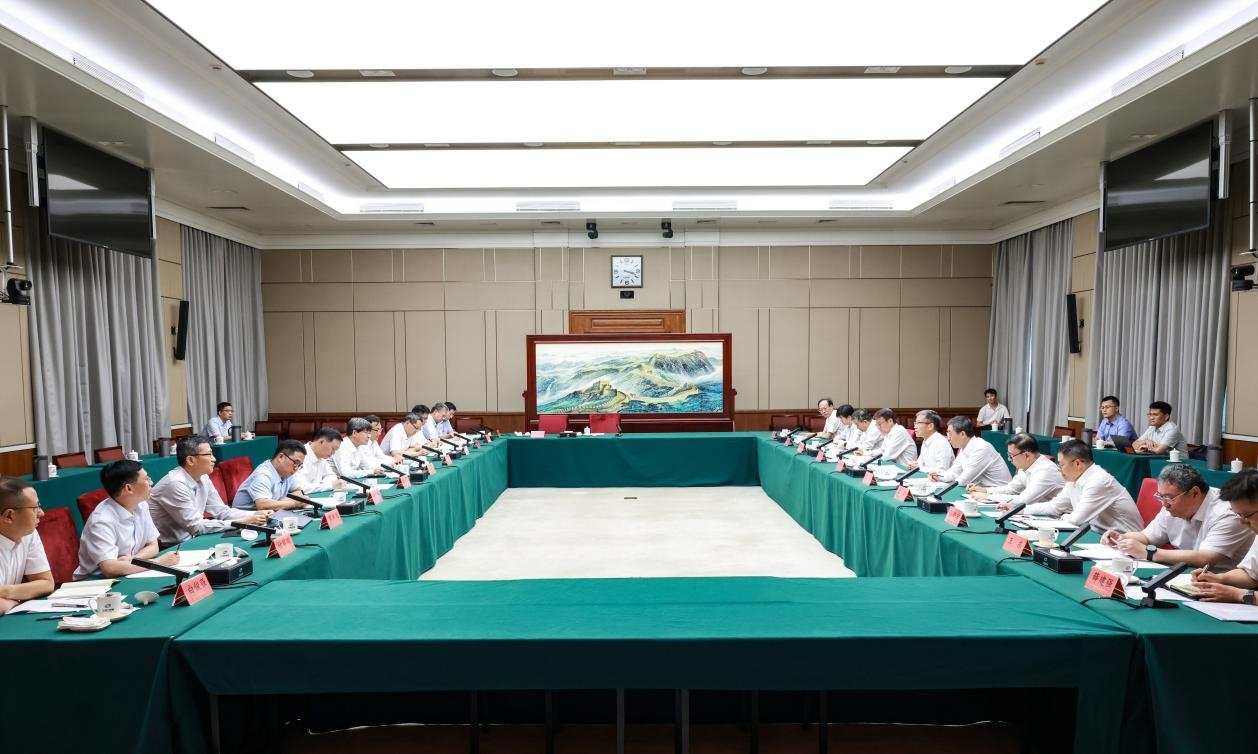 省委书记赵一德调研我校科技创新工作